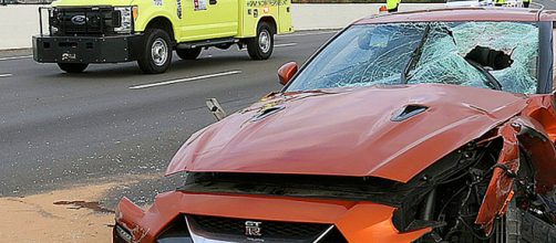 Usa, blocco di cemento lanciato da un ponte, 54enne muore schiacciato nella sua auto.