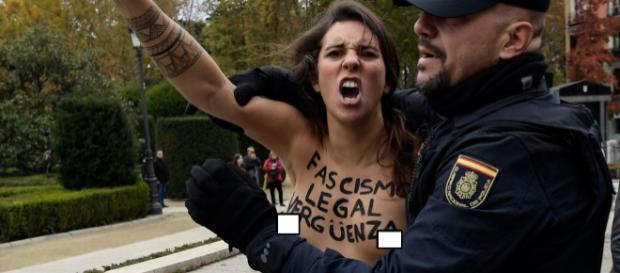 Detención de activista de FEMEN. Detención de activista de FEMEN.