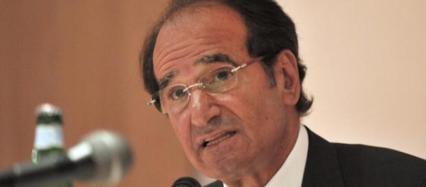 Jean Paul Fitoussi difende la manovra economica italiana e attacca lo spread Jean Paul Fitoussi difende la manovra economica italiana e attacca lo spread