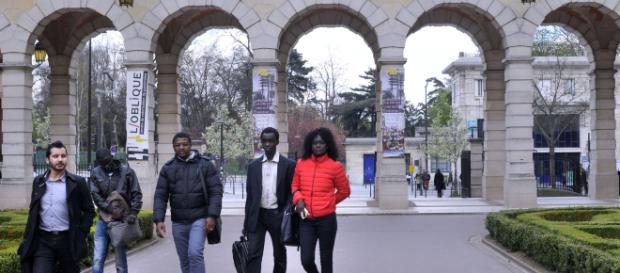 Les droits d'inscription à l'Université vont augmenter pour les étudiants extra-européens Les droits d'inscription à l'Université vont augmenter pour les étudiants extra-européens