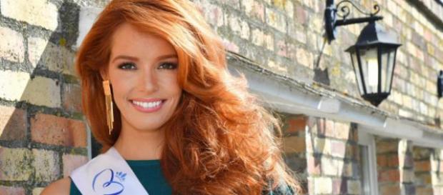 Maëva Coucke, Miss France 2018, s'est qualifiée pour la finale de Miss Monde. Maëva Coucke, Miss France 2018, s'est qualifiée pour la finale de Miss Monde.
