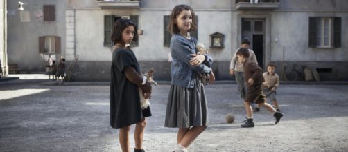 Lila (a sinistra) e Lenù (a destra), le protagoniste della prima puntata de L'Amica geniale