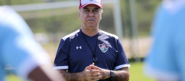 Fluminense deve revitalizar sistema com três zagueiros diante do Bahia (Foto: Gazeta Esportiva) Fluminense deve revitalizar sistema com três zagueiros diante do Bahia (Foto: Gazeta Esportiva)