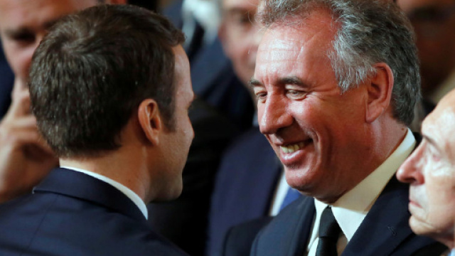 François Bayrou alerte Emmanuel Macron sur la montée des tensions