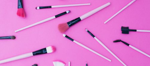 A Guide to Makeup Brushes: Everything to Know | StyleCaster - (Image via stylecaster/Youtube)