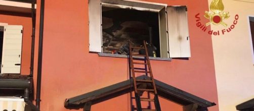 Padre dà fuoco alla casa di famiglia: nell'incendio muore il figlio di 11 anni.