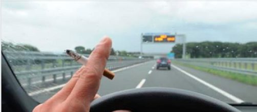 Stop alla sigaretta e al telefonino alla guida, la proposta: “Patente sospesa” - Internapoli