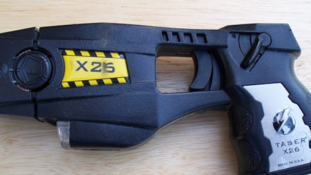 Taser in Italia: la pistola in dotazione alla polizia | Il ... - tpi.it
