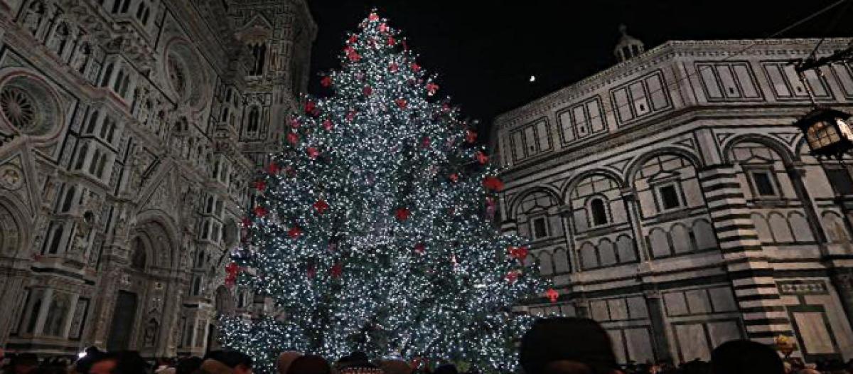 Albero Di Natale 8 Dicembre.Accensione Dell Albero Di Natale A Firenze In Piazza Duomo L Appuntamento E Per Sabato