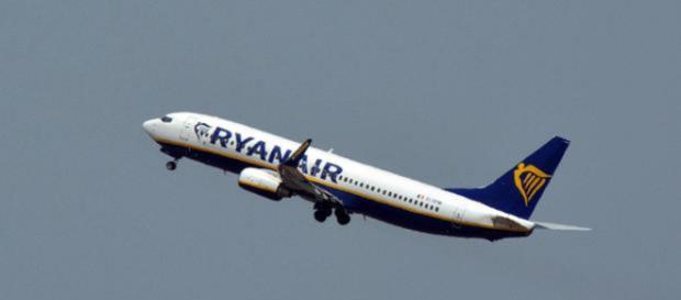 Ryanair, bagaglio a mano rimane a pagamento: la decisione del Tar Ryanair, bagaglio a mano rimane a pagamento: la decisione del Tar