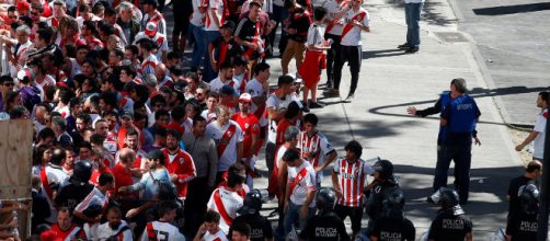Copa Libertadores: una fase 'calda' degli incidenti scoppiati ieri davanti lo stadio Monumental