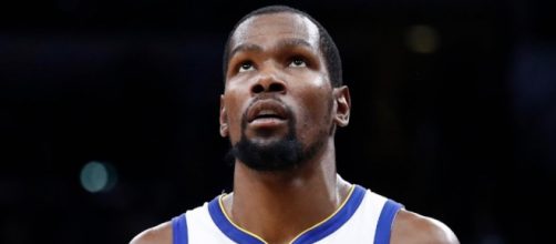 Kevin Durant scored 44 points on Saturday (Nov. 24) to lead Golden State to a second-straight win. [Image via ESPN/YouTube]