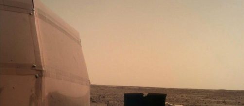 Una foto su Twitter da Marte: il selfie del lander Insight.