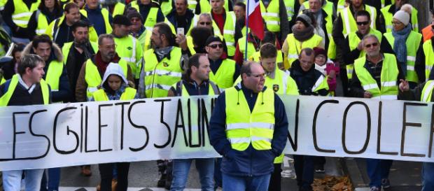 Des "gilets jaunes" tentent de se structurer pour dialoguer avec le gouvernement Des "gilets jaunes" tentent de se structurer pour dialoguer avec le gouvernement