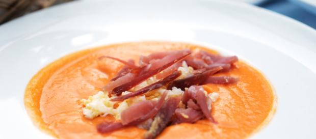 La Zuppa del Nonno, un piatto tipico popolare: patate, Emmental e prosciutto crudo gli ingredienti più importanti La Zuppa del Nonno, un piatto tipico popolare: patate, Emmental e prosciutto crudo gli ingredienti più importanti