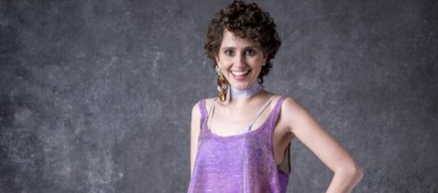 Stefania é estrangulada e se cura da gagueira Stefania é estrangulada e se cura da gagueira