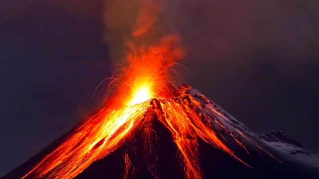 Campi Flegrei e Vesuvio sono pericolosi.