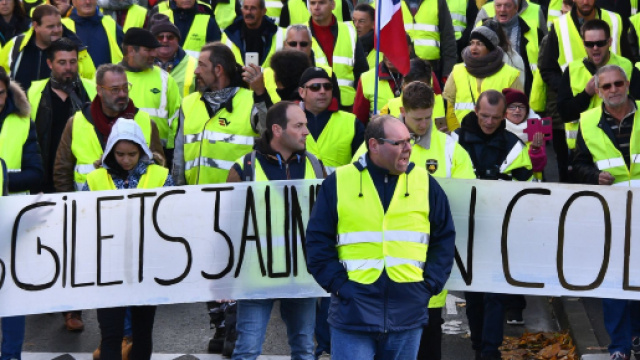 Des "gilets jaunes" tentent de se structurer pour dialoguer avec le gouvernement