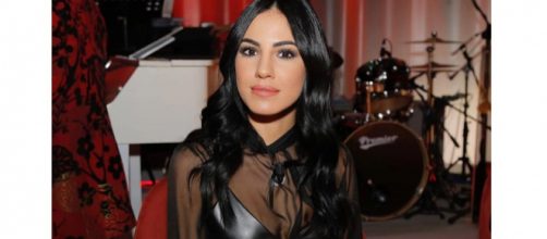 Giulia De Lellis su Instagram: 'Io che ciò un vuoto dentro', l'errore grammaticale diventa virale.