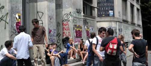 Pavia, liceali chiedono e ottengono orario prolungato: 'Vogliamo studiare la Costituzione'