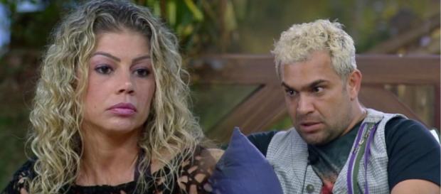 Catia Paganote e Evandro Santo estão na roça em A Fazenda 10 Catia Paganote e Evandro Santo estão na roça em A Fazenda 10
