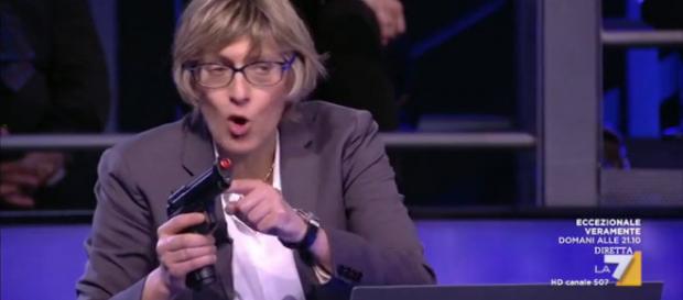 Giulia Bongiorno parla di legittima difesa Giulia Bongiorno parla di legittima difesa