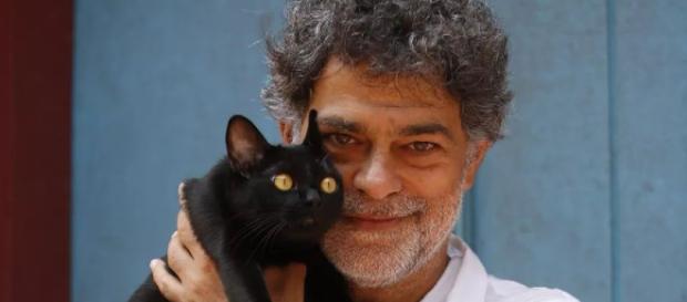 León vira humano e evita nova morte León vira humano e evita nova morte
