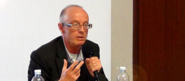 Sergio Cesaratto, docente ed economista. Sergio Cesaratto, docente ed economista.