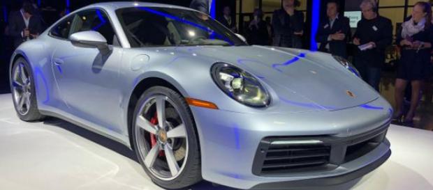 La nuova Porsche 911 presentata al salone dell'auto di Los Angeles | Auto Express - autoexpress.co.uk La nuova Porsche 911 presentata al salone dell'auto di Los Angeles | Auto Express - autoexpress.co.uk