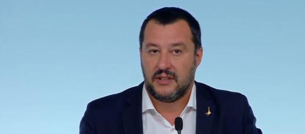 Matteo Salvini difende a spada tratta il decreto sicurezza Matteo Salvini difende a spada tratta il decreto sicurezza