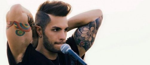 Marco Carta torna a parlare del suo coming-out. Blasting-News