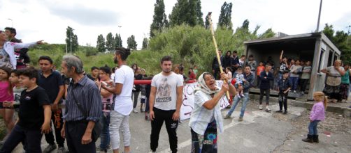 Roma, cabina elettrica Atac in mano ai rom.