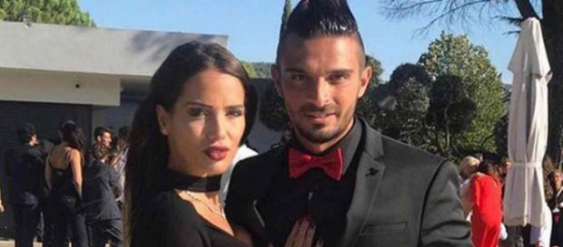 Manon Marsault répond aux questions de ses fans et parle mariage, deuxième bébé et couple Carla et Kévin. Manon Marsault répond aux questions de ses fans et parle mariage, deuxième bébé et couple Carla et Kévin.