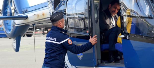 Christophe Castaner a rendu visite aux gilets jaunes en hélicoptère Christophe Castaner a rendu visite aux gilets jaunes en hélicoptère