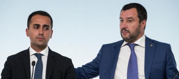 Pensioni: quota 100 solo per 3 anni, poi la 41 per tutti, avanti con la riforma Di Maio - Salvini Pensioni: quota 100 solo per 3 anni, poi la 41 per tutti, avanti con la riforma Di Maio - Salvini