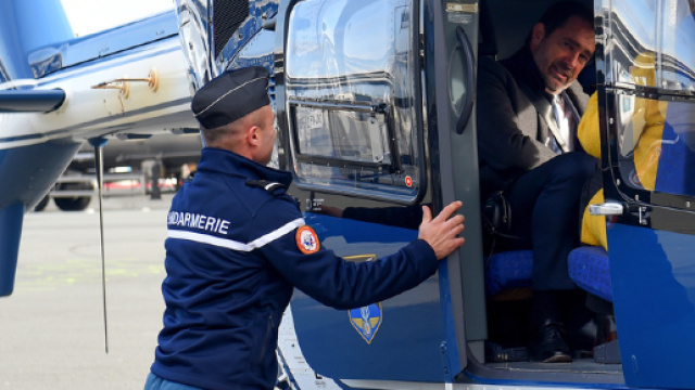 Christophe Castaner a rendu visite aux gilets jaunes en hélicoptère