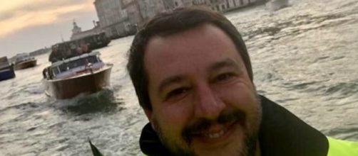 Maltempo, Salvini e la foto sorridente mentre annuncia la sua visita a Belluno: è polemica