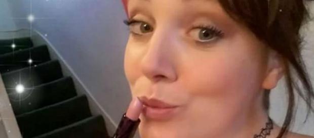 Holly Kerrel, maman de 3 enfants a été tuée par son mari jaloux et possessif Holly Kerrel, maman de 3 enfants a été tuée par son mari jaloux et possessif
