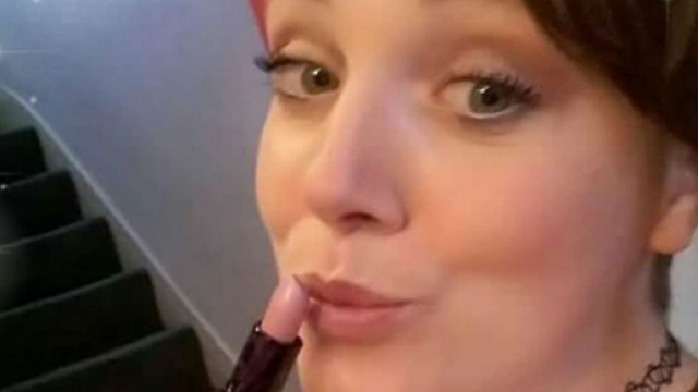 Holly Kerrel, maman de 3 enfants a été tuée par son mari jaloux et possessif