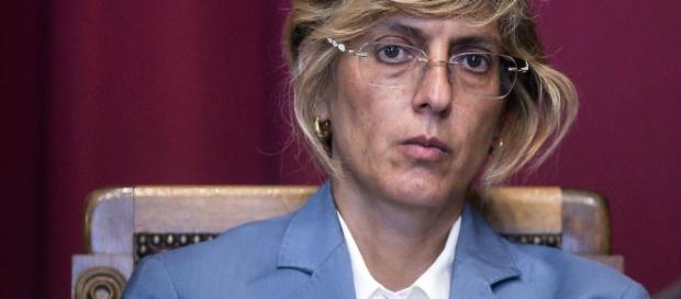 Contratti statali: aumenti stipendi totali di 50 euro nel 2019, euro 8 nel cedolino di aprile. Contratti statali: aumenti stipendi totali di 50 euro nel 2019, euro 8 nel cedolino di aprile.