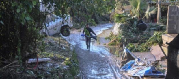 Strage di Casteldaccia, parla il sindaco: "Villa abusiva andava demolita" Strage di Casteldaccia, parla il sindaco: "Villa abusiva andava demolita"
