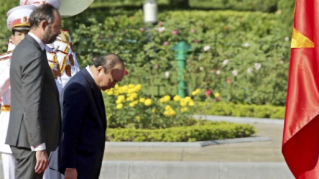 Édouard Philippe en déplacement au Viêtnam a rendu hommage au président communiste Ho Chi Minh