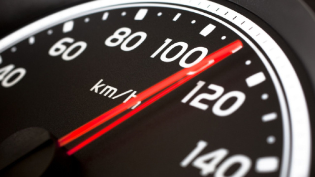 Il tachimetro di un'automobile