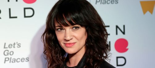 Asia Argento umilia la mamma sui social