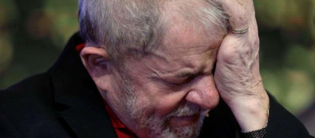 Pedido de liberdade de Lula sofre repressão de internautas do Twitter Pedido de liberdade de Lula sofre repressão de internautas do Twitter