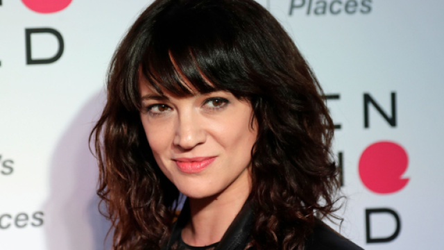 Asia Argento umilia la mamma sui social