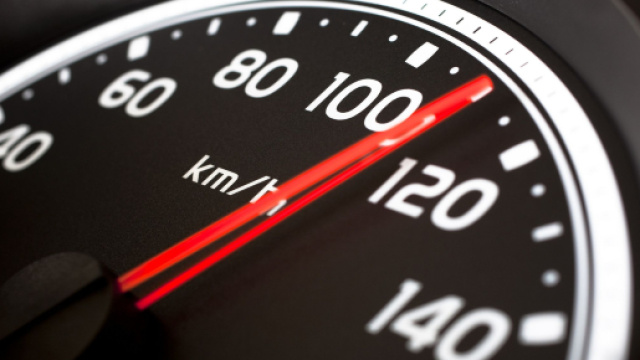 Il tachimetro di un'automobile