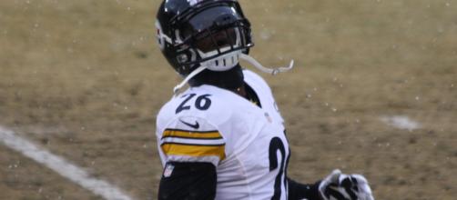 LeVell Bell is in Pittsburgh, expected to sign franchise deal this week [Image by Keith Allison / Flickr]