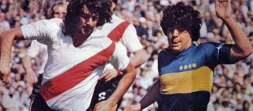 Mario Kempes e Diego Maradona in River-Boca della stagione 1981-82