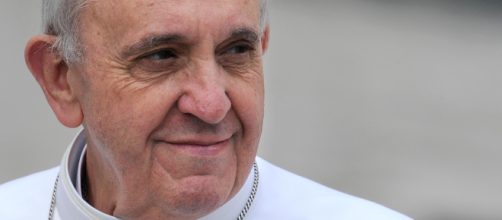 Papa Francesco esorta a non chiudere la porta al Signore (Foto di Blasting News)
